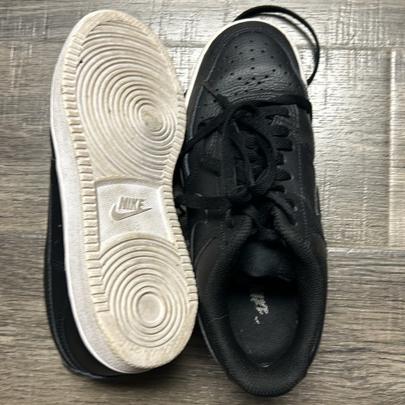 Nike - Picture 2 of 3